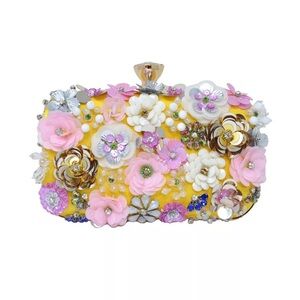 Bebe Daisy floral clutch